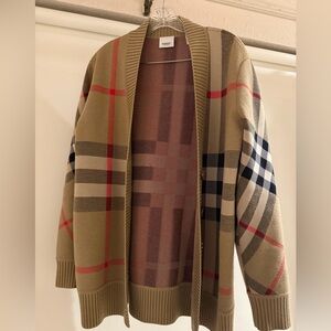 Beautifully Burberry cardigan sweater ❤️ Size small